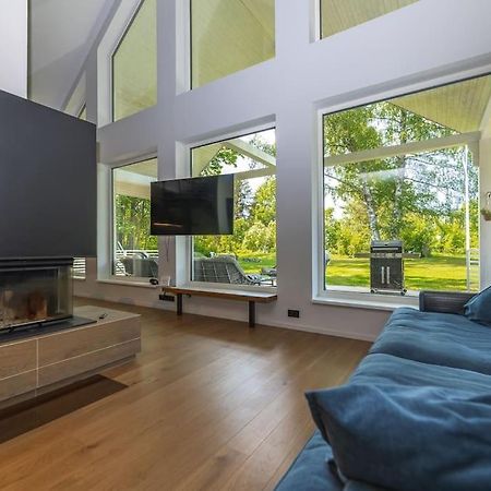 Modern Villa With Sauna & Hot Tub Hiiumaa エクステリア 写真