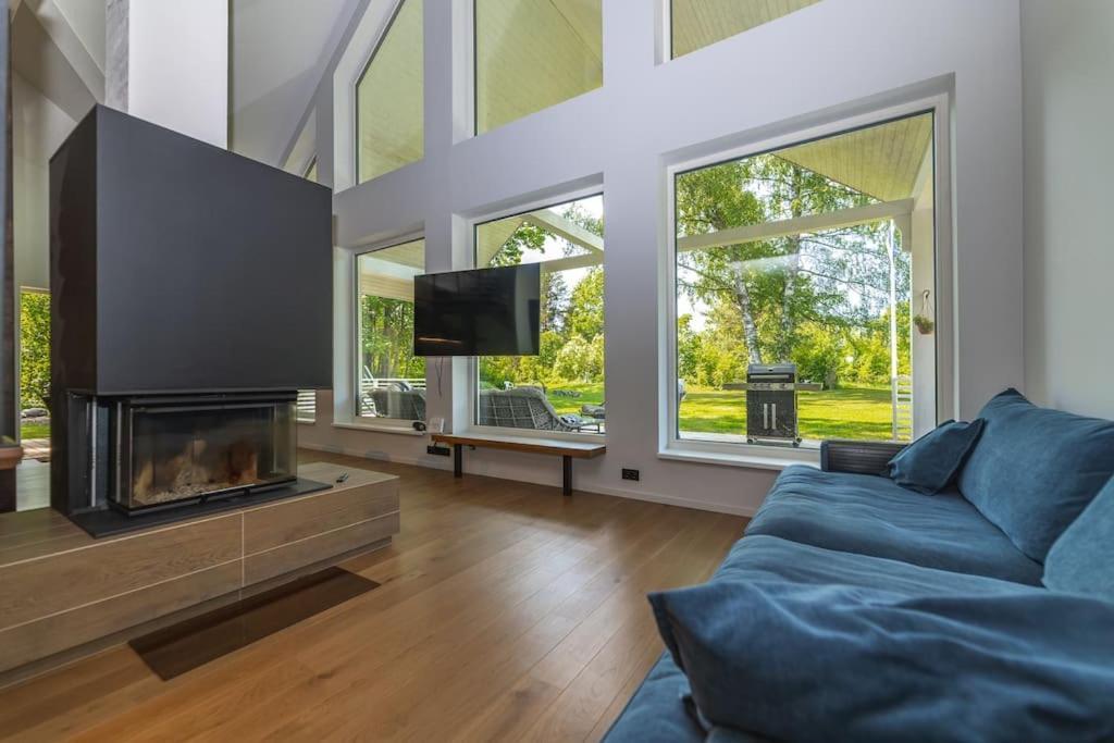 Modern Villa With Sauna & Hot Tub Hiiumaa エクステリア 写真