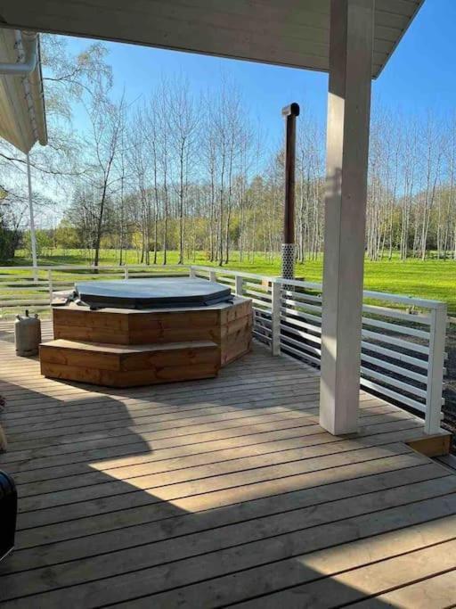 Modern Villa With Sauna & Hot Tub Hiiumaa エクステリア 写真