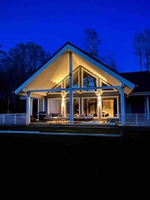 Modern Villa With Sauna & Hot Tub Hiiumaa エクステリア 写真