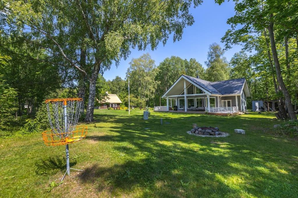 Modern Villa With Sauna & Hot Tub Hiiumaa エクステリア 写真