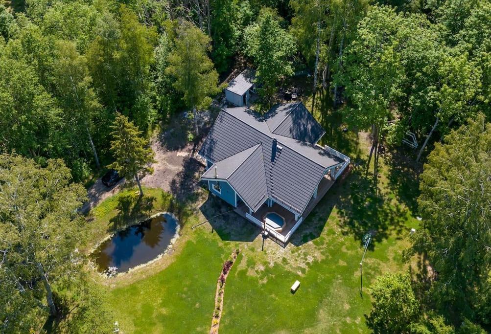 Modern Villa With Sauna & Hot Tub Hiiumaa エクステリア 写真