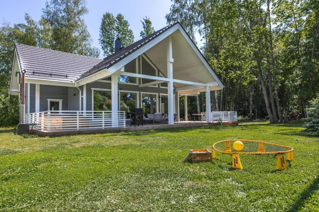 Modern Villa With Sauna & Hot Tub Hiiumaa エクステリア 写真