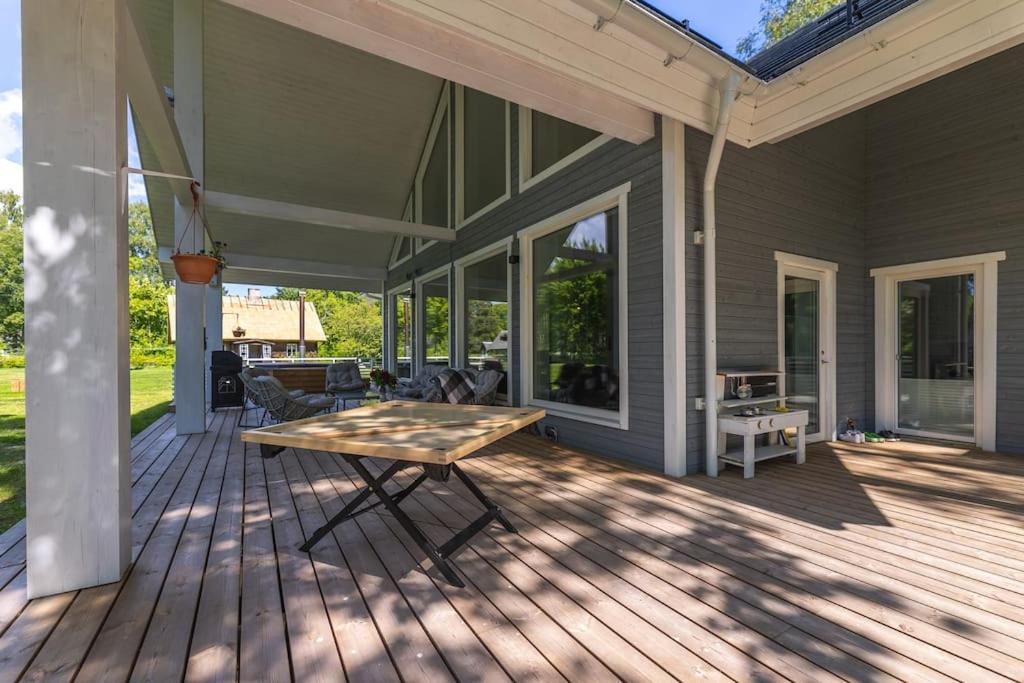 Modern Villa With Sauna & Hot Tub Hiiumaa エクステリア 写真
