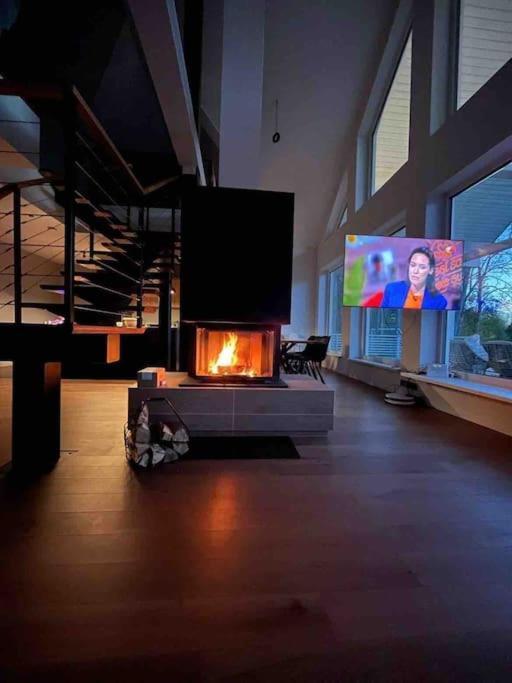 Modern Villa With Sauna & Hot Tub Hiiumaa エクステリア 写真