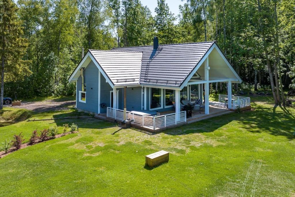 Modern Villa With Sauna & Hot Tub Hiiumaa エクステリア 写真