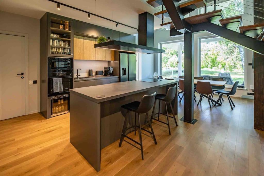 Modern Villa With Sauna & Hot Tub Hiiumaa エクステリア 写真
